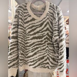 Pol Cozy Olive Stripe Fuzzy Sweater - Women large